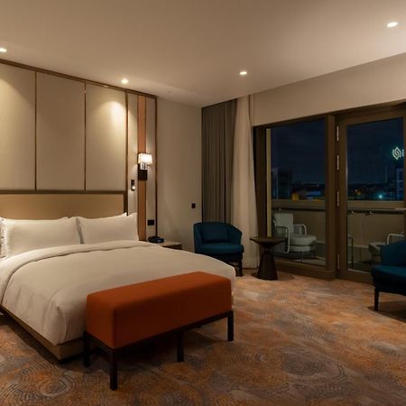 Hilton Mall Of Istanbul Bagian luar foto Deluxe Room