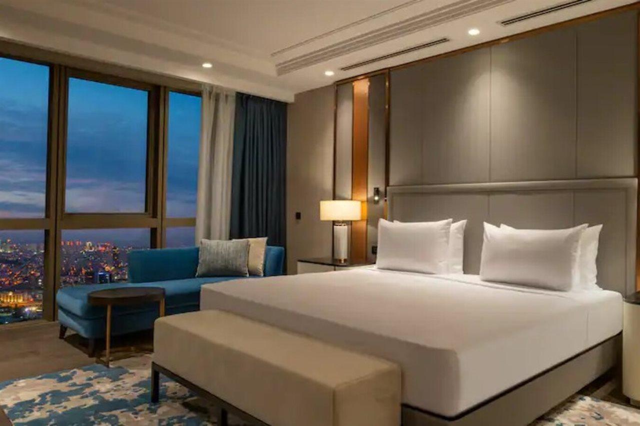 Hilton Mall Of Istanbul Bagian luar foto A bedroom at the hotel