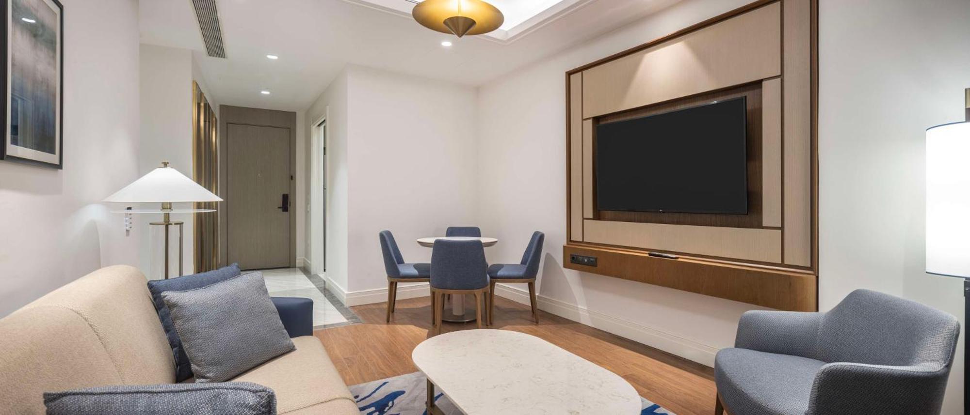 Hilton Mall Of Istanbul Bagian luar foto A suite at the hotel