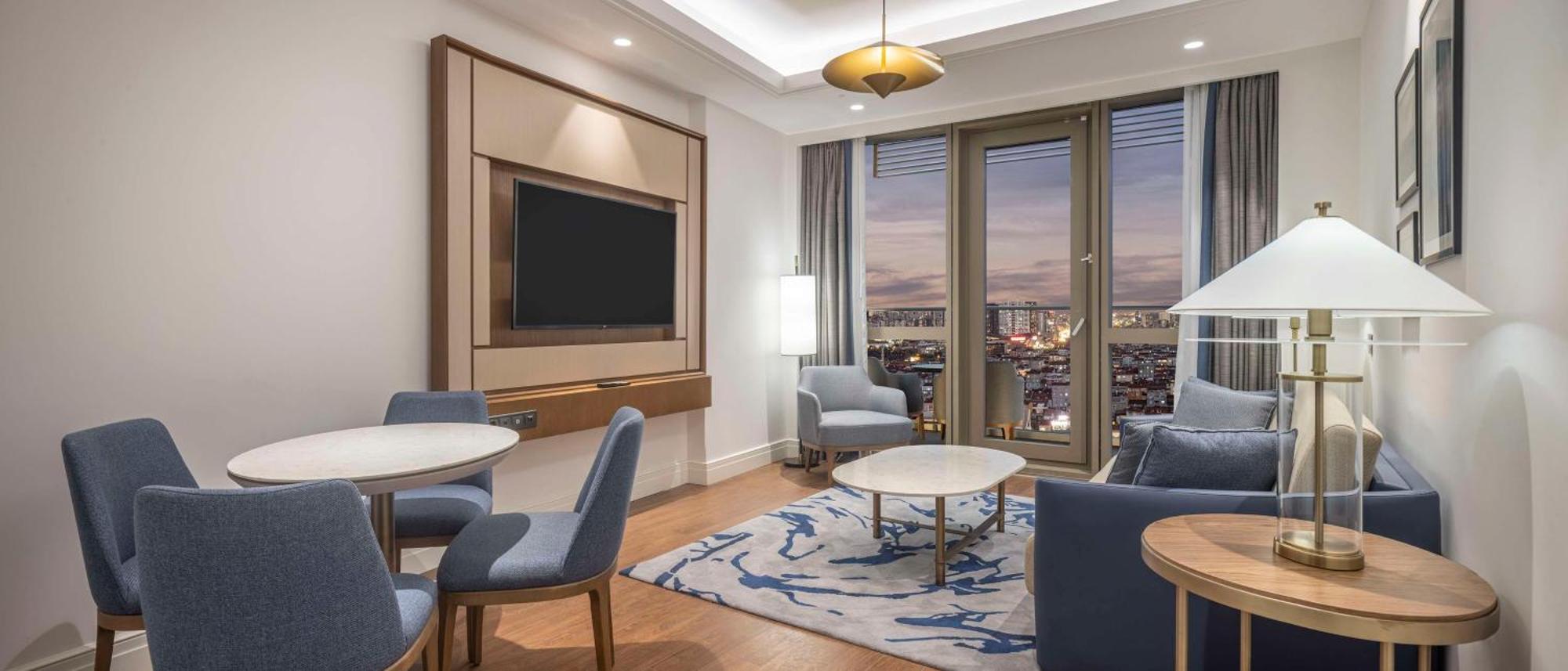 Hilton Mall Of Istanbul Bagian luar foto A suite at the hotel
