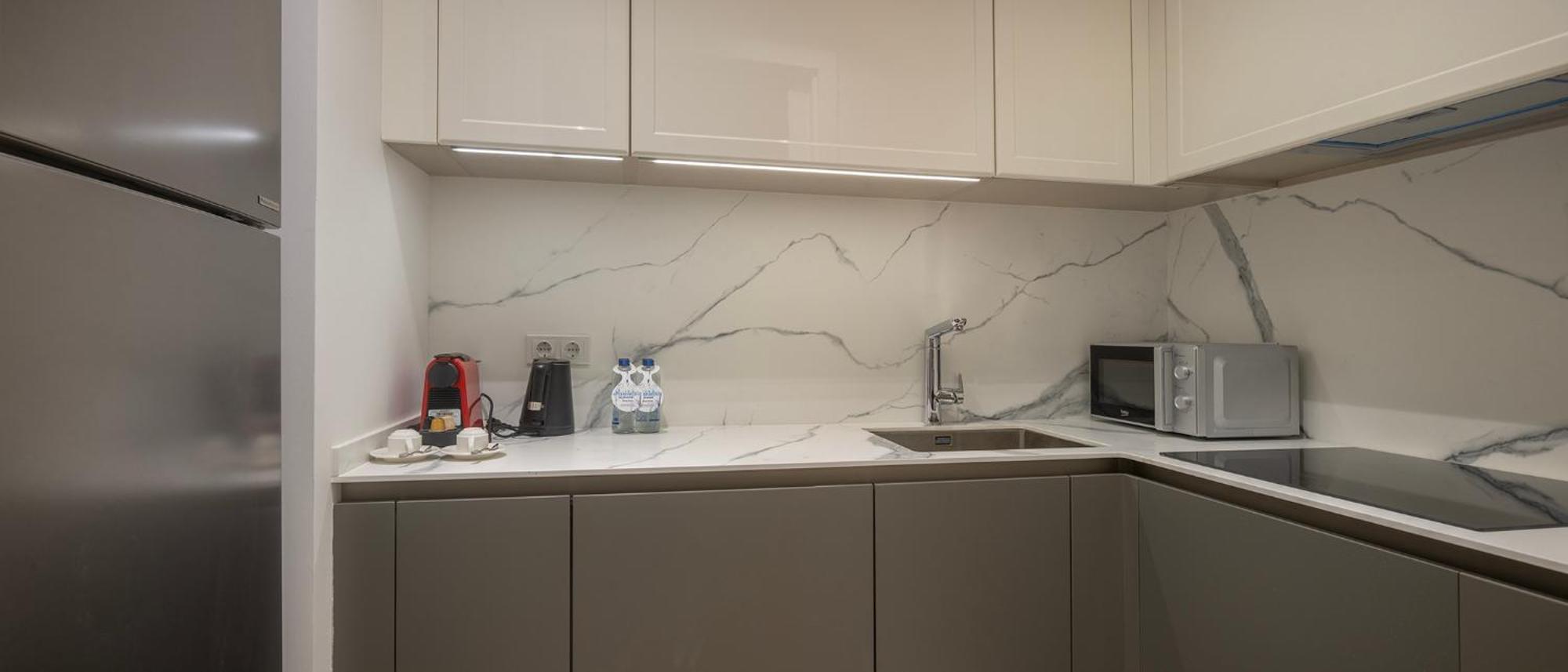 Hilton Mall Of Istanbul Bagian luar foto A kitchen in a hotel