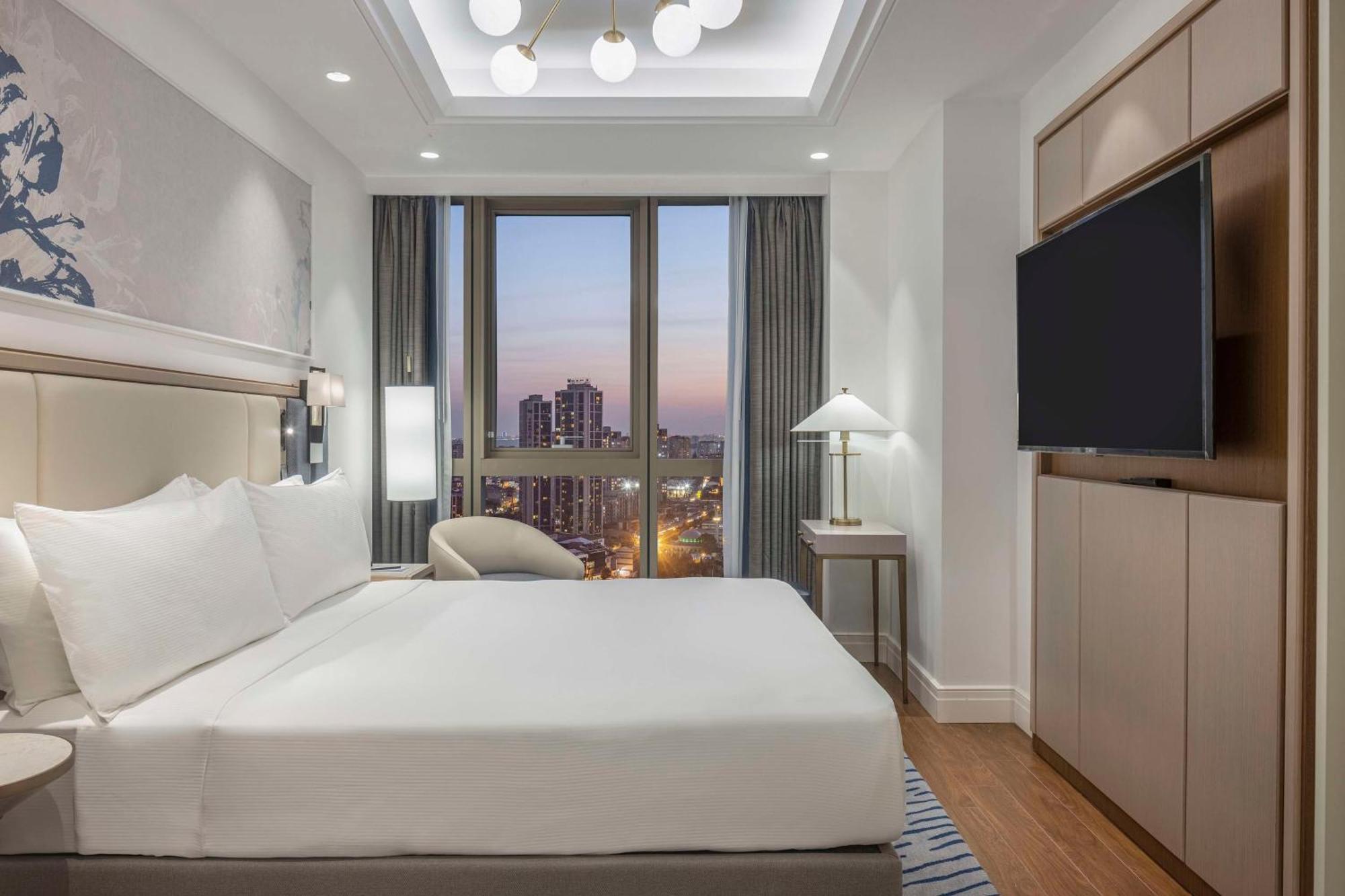 Hilton Mall Of Istanbul Bagian luar foto A bedroom at the hotel